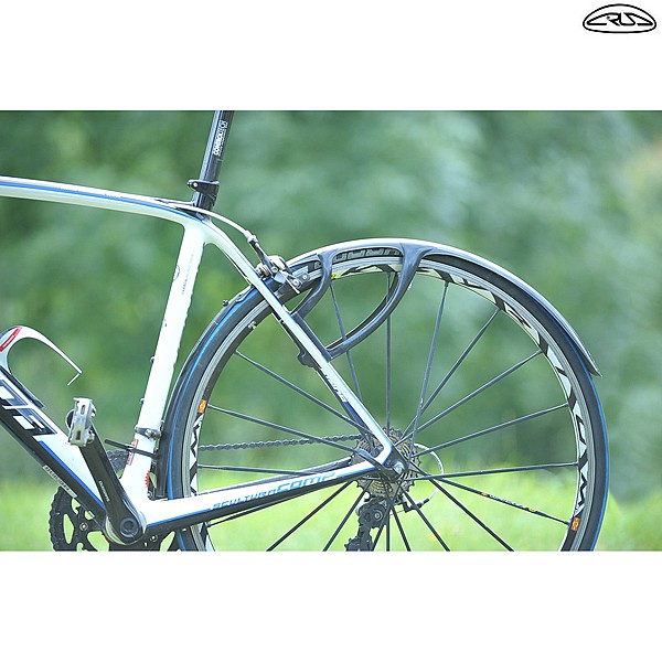 Road racer deals 2 mudguards