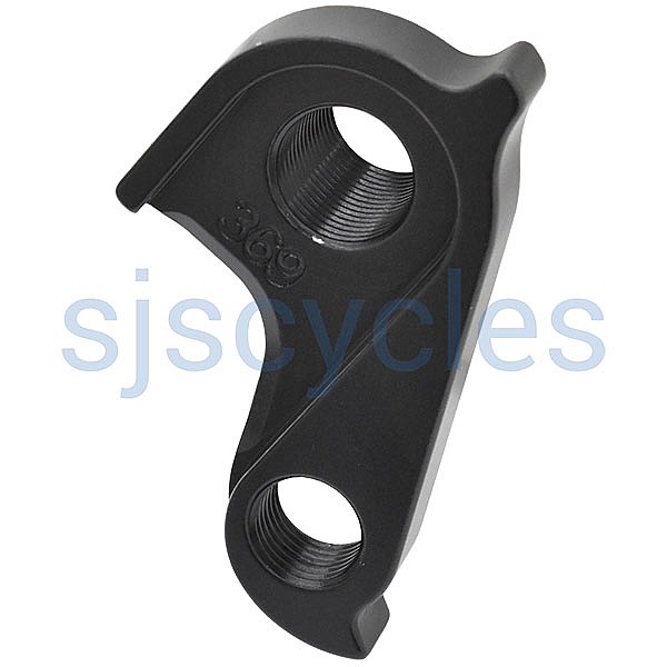 Transition clearance derailleur hanger